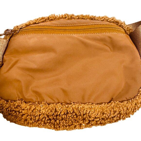 Lululemon Everywhere Sherpa Fleece Crossbody Belt Bag Burnt Caramel - Picture 4 of 9